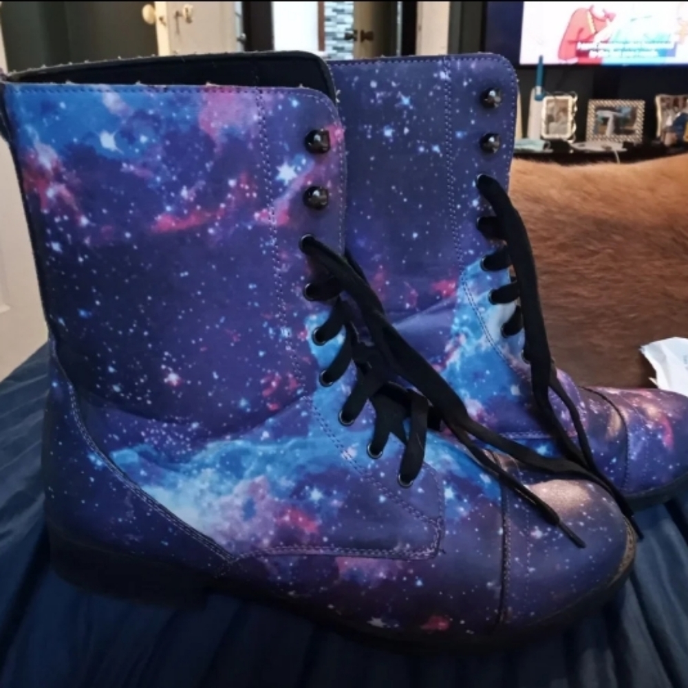 Cosmic space boots